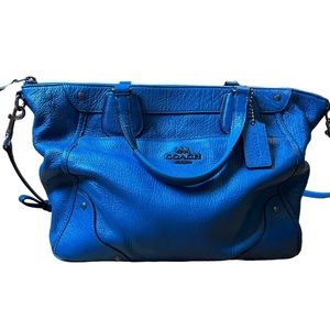 Coach Carriage Y2K pebbled leather bag with shoulder strap.